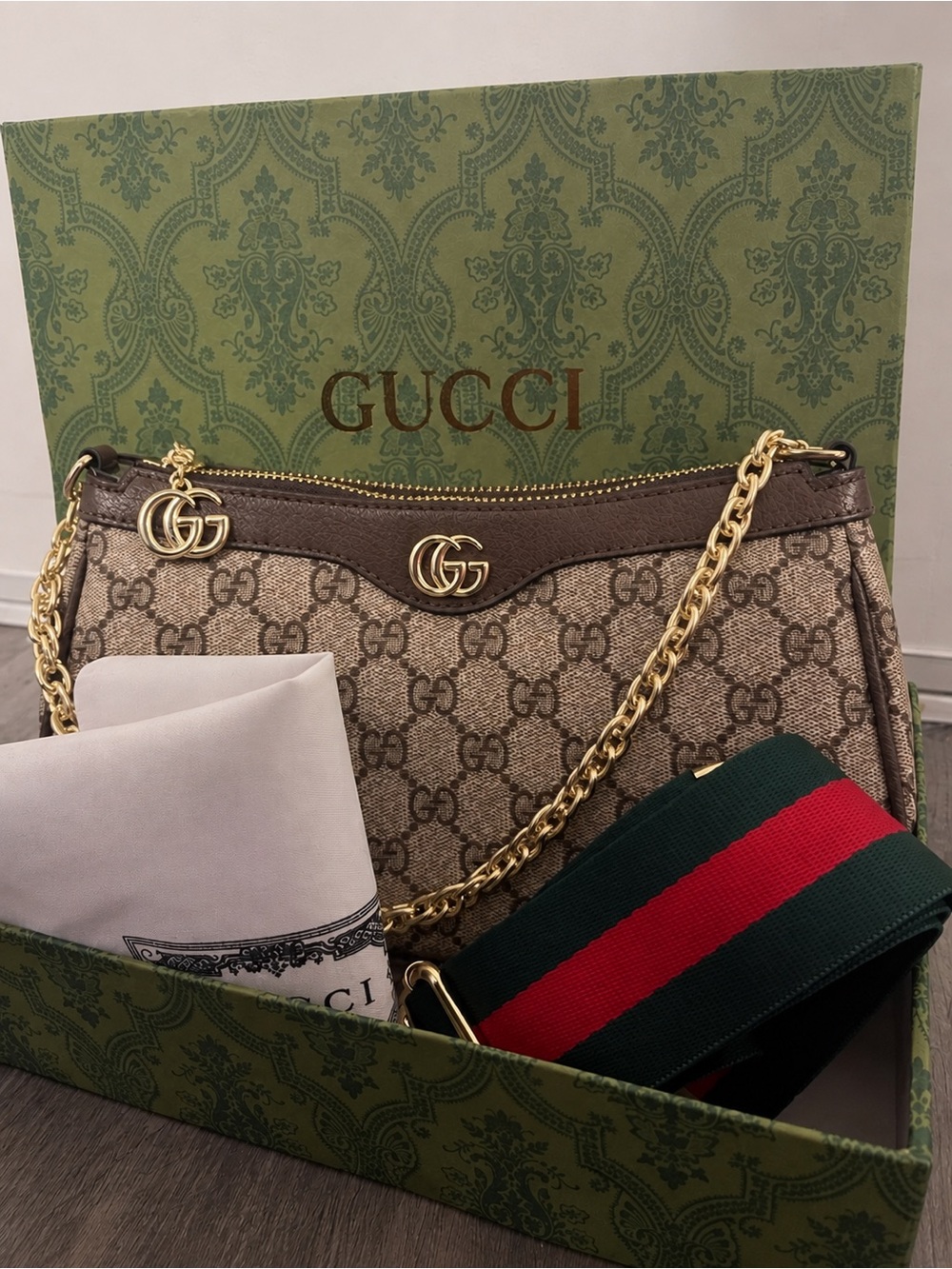 GG Supreme Canvas Shoulder Bag with Gold Chain